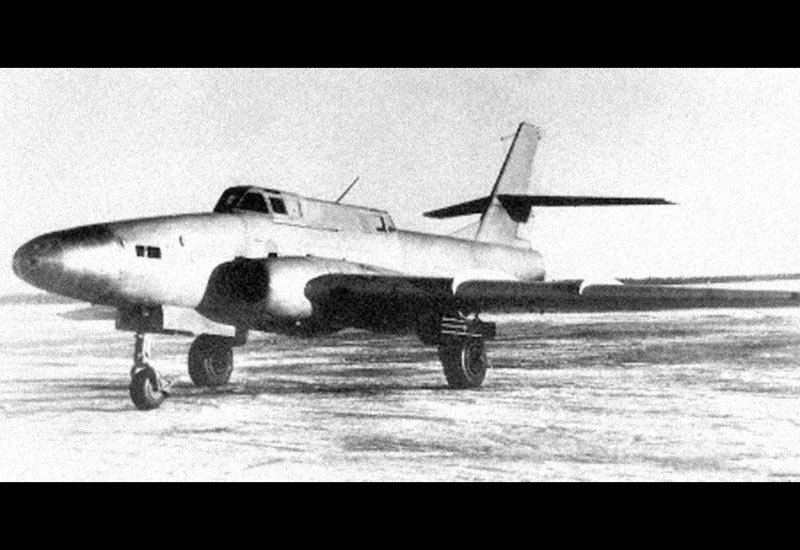 Image of the Ilyushin IL-40 (Brawny)
