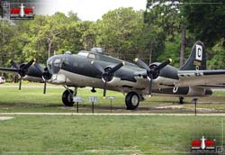 PlaneHistoria - Size comparison of a B-17 Flying Fortress and a B-29  Superfortress