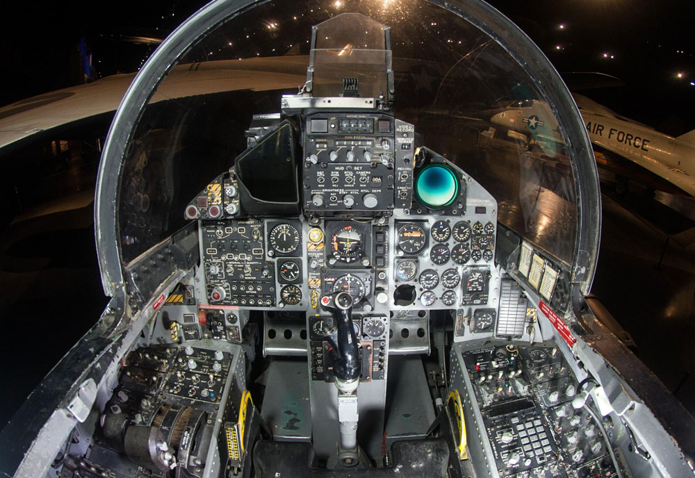f15e strike eagle cockpit